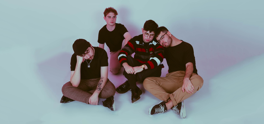 musicazul's tweet photo. [Noticias]

@chloralclub presenta single y vídeo: 'Llamacuelga'. ¡Descubre los nuevos sonidos del cuarteto madrileño!

➡️ https://t.co/IY3nUVMInK

#Chloral #Llamacuelga https://t.co/8eQ7B4Pox8
