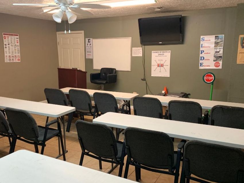 monroydriving's tweet photo. Save your seat before our classes fill up! 🚨
Classes for adults are available in English and Spanish

Teen classes start October 5th!

https://t.co/SDLn84UnhJ
(713)239-2275 https://t.co/k3wyTsGEhY
