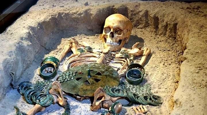 Thread: A woman buried around 700BC in the grave 15 from Marvinci-Lisičin Dol cemetery near Valandovo, Macedonia, was not an ordinary woman...