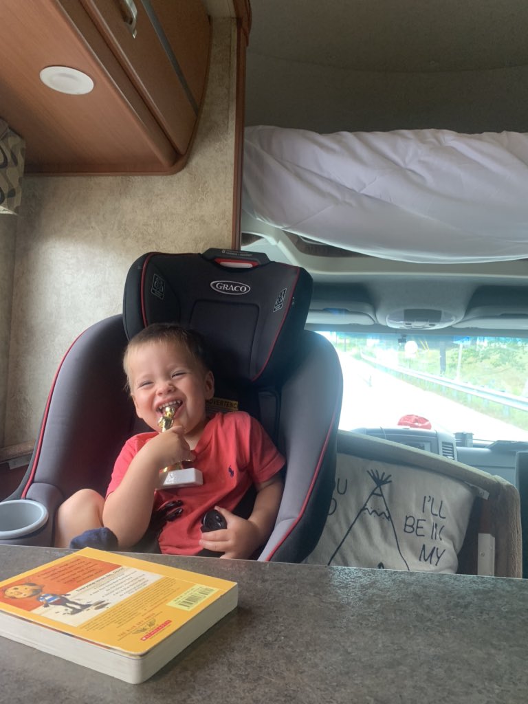 GSolizEM's tweet photo. Fresh air is just what they needed! #RVLife #RoadtripUSA #MaineBound https://t.co/vwsaSF11bX