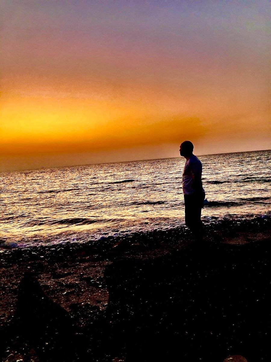 يوم جديد رحل فلا تحمل معه في الغد همومك !!
#مساء_الخير