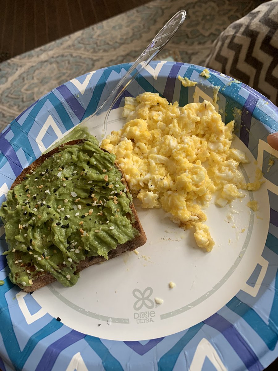 fatgirlfails's tweet photo. So I tried Avacado toast for the first time.  I used the classic guacamole spread and zero carb bread from @AldiUSA 😍😍😍 #keto #ketogenicdiet Macros are pretty lit 🔥🔥 https://t.co/kqQtjgYg9g