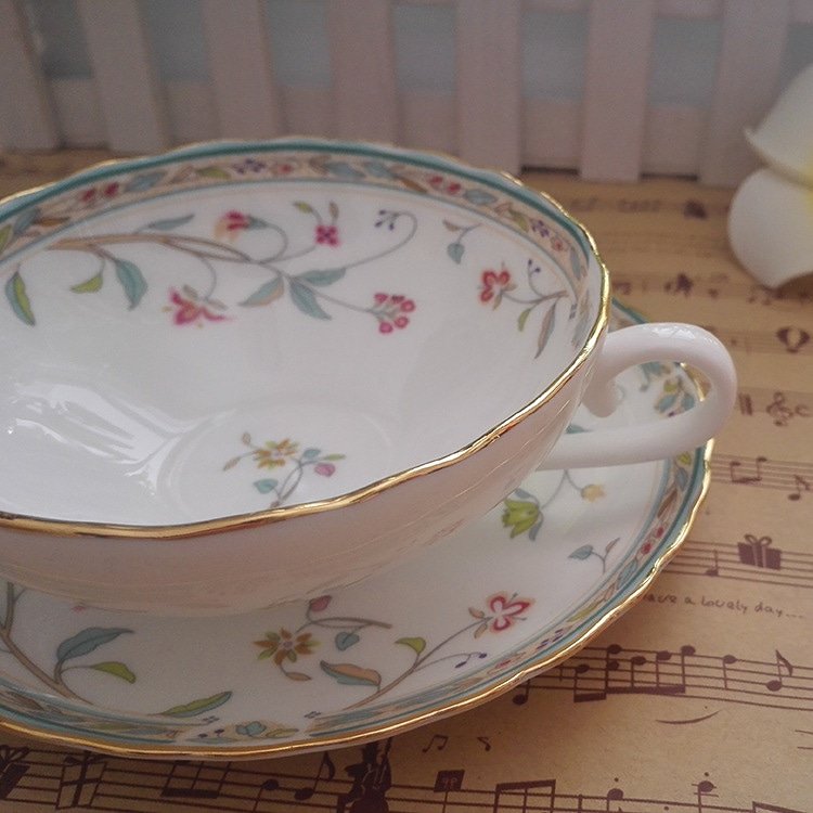 kitchenoor's tweet photo. Oh, so pretty! Classic Floral Ceramic Tea Set available at https://t.co/bHEMSdInbC. #luxurytableware #luxurytablesetting #luxurylifestyle #tableware #tablewares #teaset #teasets #teaparty #teapartytheme #englishbreakfast #breakfast #breakfastideas #classicteaset #classicteasets https://t.co/arY14KT38u