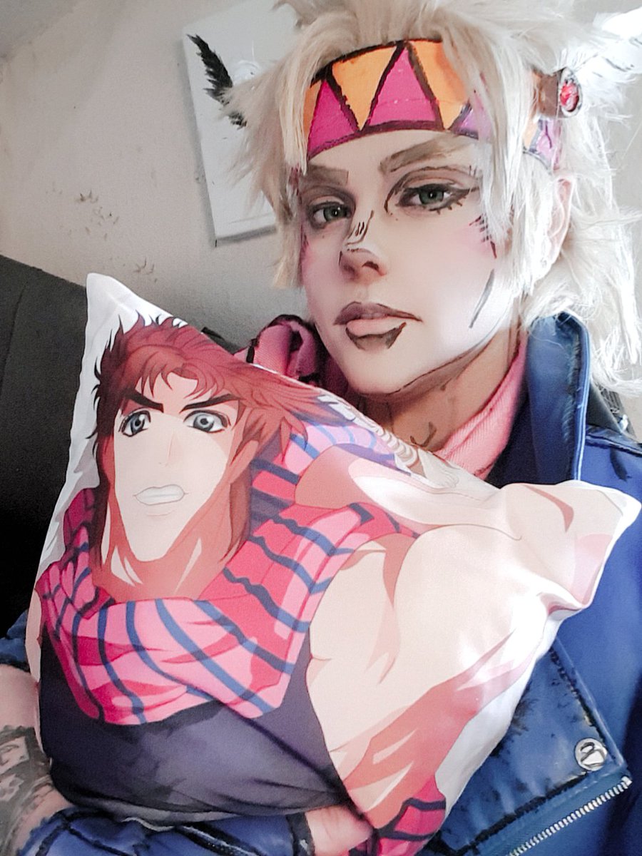 ChocoblowCosply's tweet photo. Did a costest of my Caesar today for the first time and I've never been so excited so more to come (ft my joseph pillow)  #JoJosBizarreAdventure  #JoJosBizarreAdventure #CaesarZeppeli #Jojoscosplay #cosplay #cosplayer #zeppeli #battletendancy #cosplaying #anime #manga #JJBA https://t.co/FcRNrmpLdq