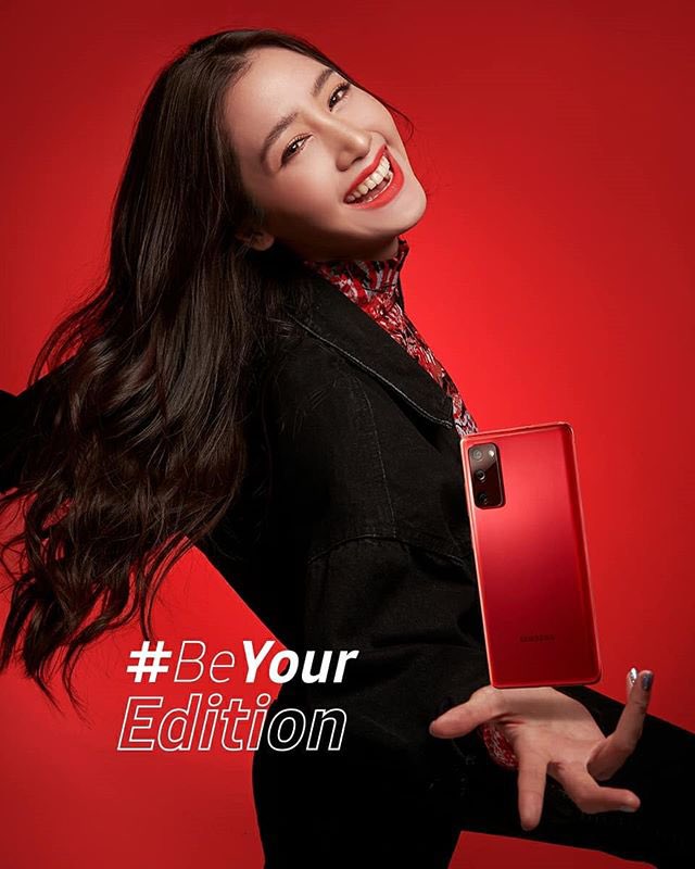 IG"pimprapa.t" Galaxy S20FE เป็นให้สุดในสิ่งที่ใช่ Be Your Edition กับ 6 เฉดสีใหม่ อัดแน่นด้วยฟีเจอร์ ตอบโจทย์ทุกความชอบและไลฟ์สไตล์ รีบจองวันนี้ – 11 ตุลาคม รับสิทธิพิเศษมากมาย ราคาเริ่มต้น 20,900.- #GalaxyS20FETH #TeamCloudRed #BeYourEdition #TeamGalaxy
