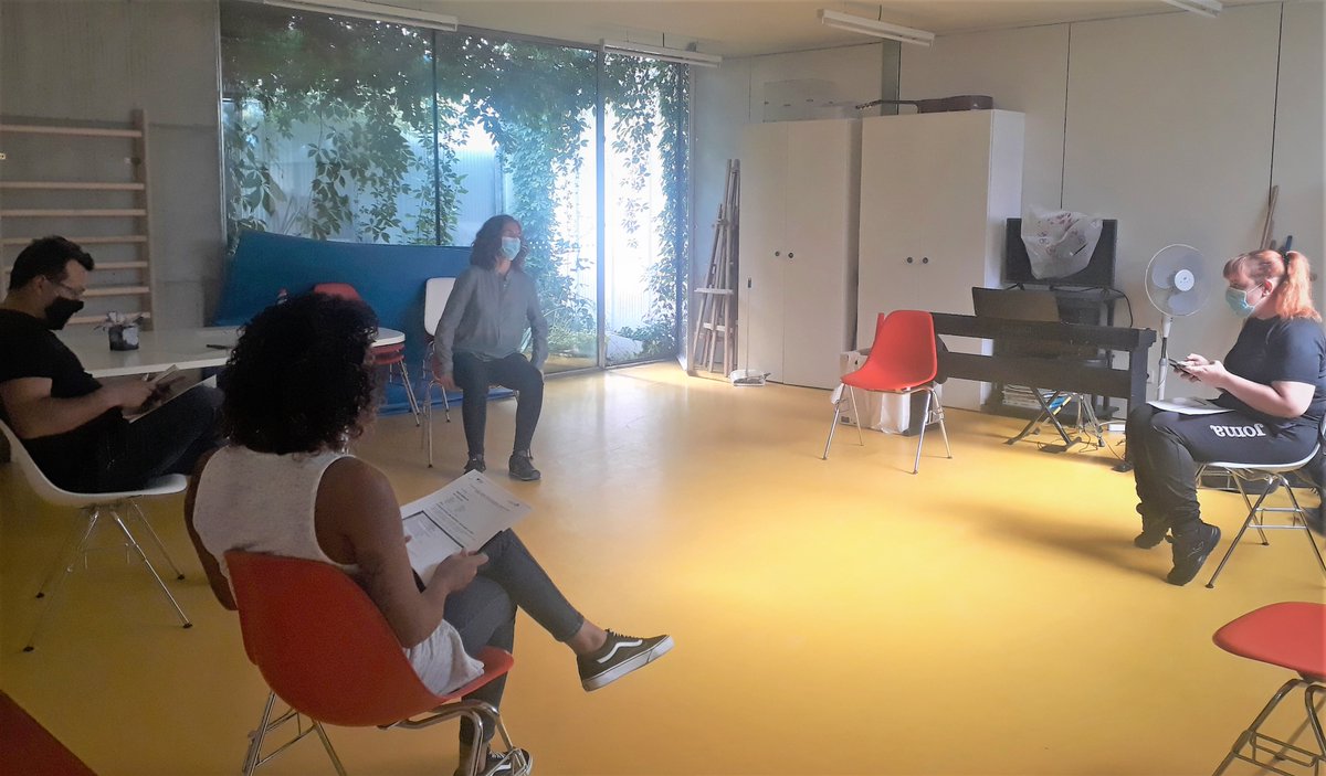 En el taller de #Mindfulness del pasado martes, impulsado por el Programa de Apoyo a Familias de @PlenaMadrid, las familias del Centro Atención Temprana APSA pudieron conocer algunas claves y herramientas útiles para el día a día y sentir en sí mismos los efectos de su práctica