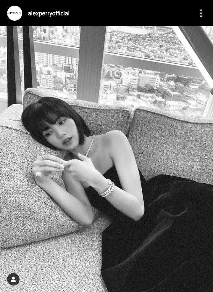 lalisabrasil's tweet photo. 24.09.20 • INSTAGRAM| Atualização de alexperryofficial com a LISA.
"@.lalalalisa_m vestindo
#AlexPerryOfficial
#AlexPerry #Lisa"
🔗 https://t.co/WoknLvkENj
#BLACKPINK #LISA #리사 #ลิซ่า #LALISA @BLACKPINK https://t.co/qARYyCU8nG