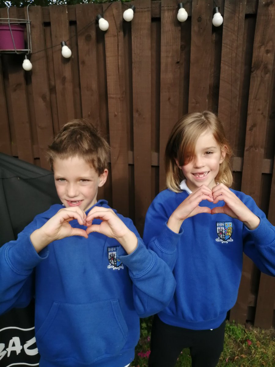 We are sharing our hearts with <a href="/WorldwideCancer/">Worldwide Cancer Research</a> this #WorldCancerResearchDay. Together we can start lifesaving cancer research #CuresForCancer will you join us <a href="/KW555/">Kerie Wright</a> <a href="/AndyClachers/">andy clachers,</a> @clacksman <a href="/paula_frame/">Paula Frame</a> @jamie_mac51