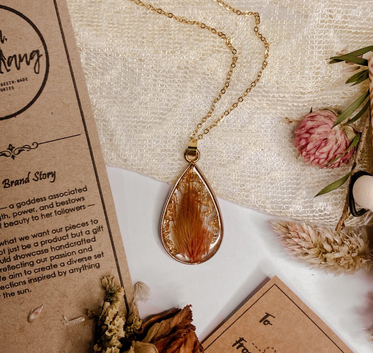 from_dallang's tweet photo. "Faye" in our teardrop-shaped pendant; Made with real dried pressed flowers, a beautiful way to preserve the beauty of a season. π
#pressedflowers #driedflowers #resinnecklace #resinjewelry #resinmade #resinart #handcrafted #handmade #phbased #supportlocal #supportsmallbusiness https://t.co/zbZAj2lf1h