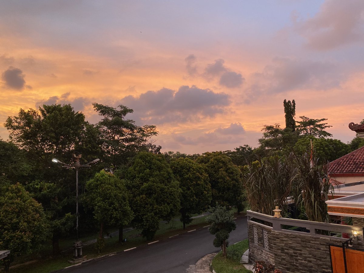 vheeey's tweet photo. Langit tadi sore https://t.co/ljDU5rprlM
