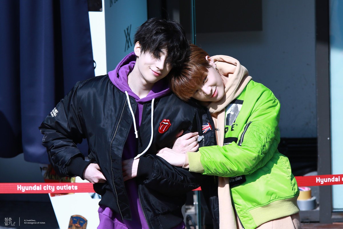 victon's seungwoo doing things (@seungwoothings) on Twitter photo happy birthday to hanse, who seungwoo has called charismatic, deep, hilarious, soft-hearted, fun, cool, thoughtful, cute, and perfect. we love you, sese!! 💙💛
#가을바람_타고_한세가_불어왔세
#Happy_SESE_day <a href="/VICTON1109/">VICTON(빅톤)</a> happy birthday to hanse, who seungwoo has called charismatic, deep, hilarious, soft-hearted, fun, cool, thoughtful, cute, and perfect. we love you, sese!! 💙💛
#가을바람_타고_한세가_불어왔세
#Happy_SESE_day <a href="/VICTON1109/">VICTON(빅톤)</a>