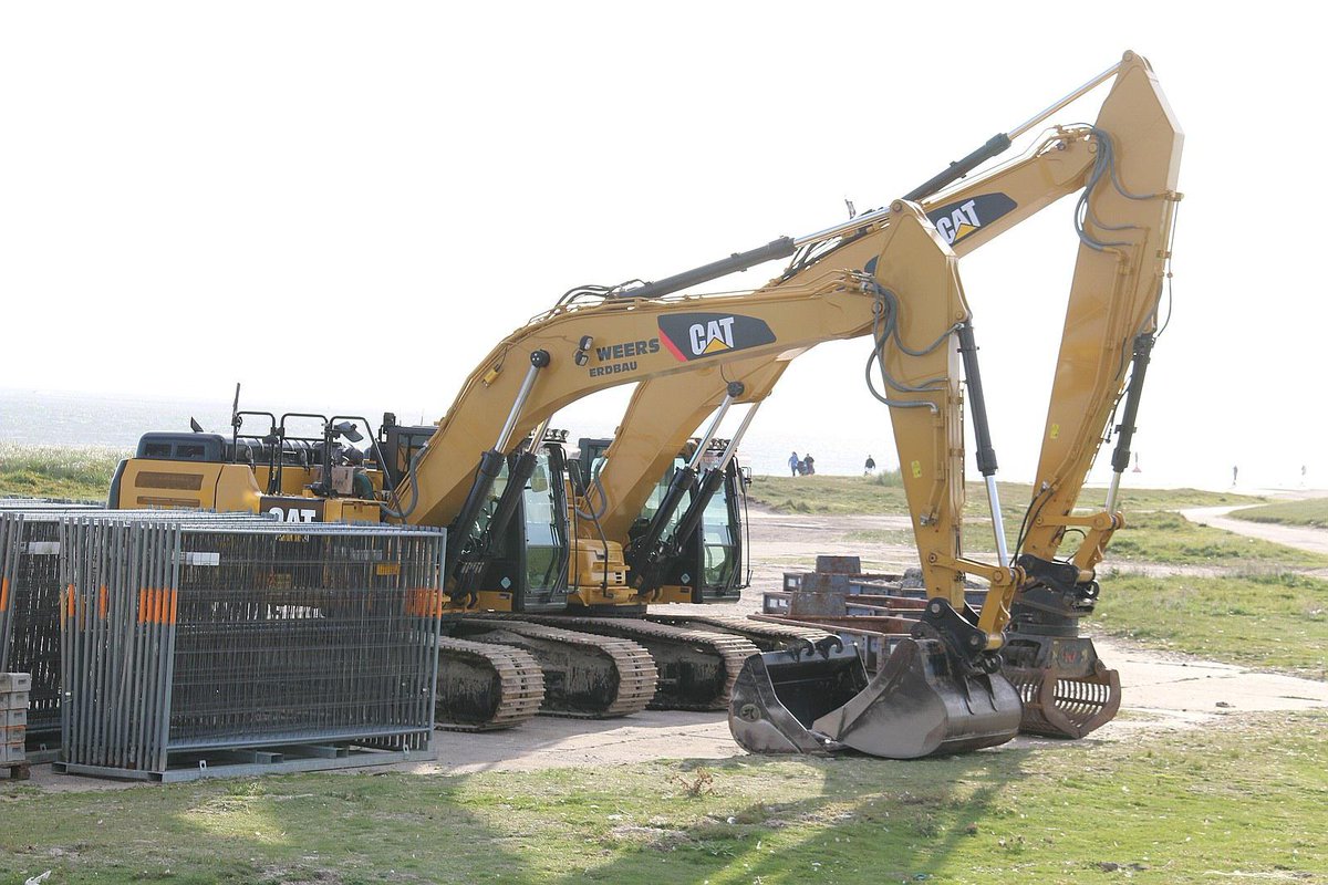 Im Hafenbereich von #Norderney stehen seit kurzem schwere Arbeitsmaschinen zur Sicherung und Verstärkung der #Schutzdüne im Bereich Parkplatz #Ostheller. In den kommenden Tagen werden dort die Vermessungs- und Ausflockungsarbeiten stattfinden.