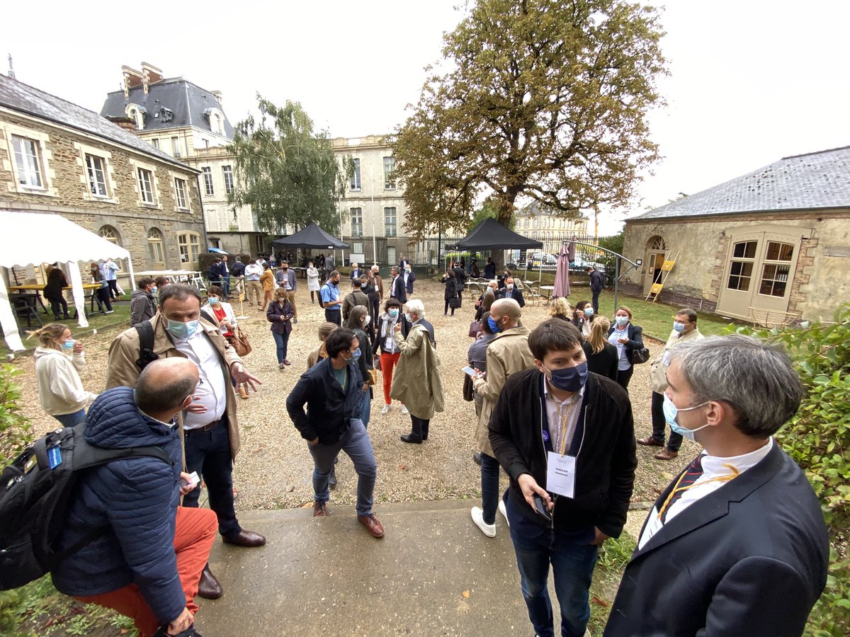 C’est la pause <a href="/leclozr/">l'eclozr</a> ! #DQS #DansQuelSens