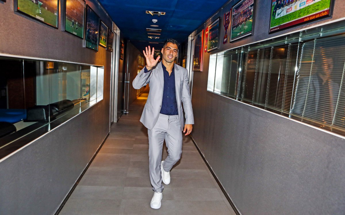 FCBarcelona's tweet image. 👋 Farewell, @LuisSuarez9.
#9raciasLuis