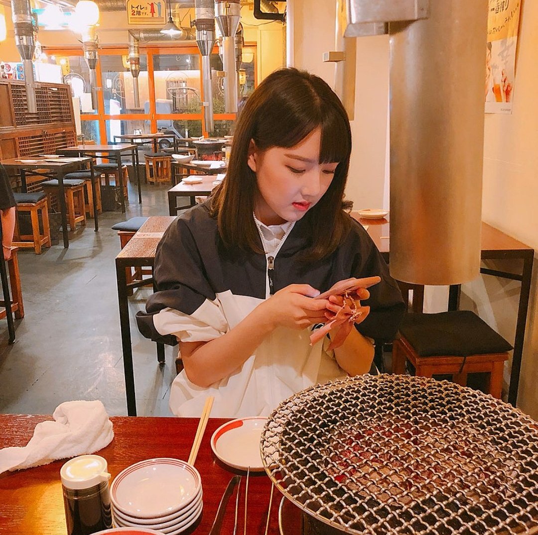 yerin always find a way to make sinb go out from dorm to eat with her