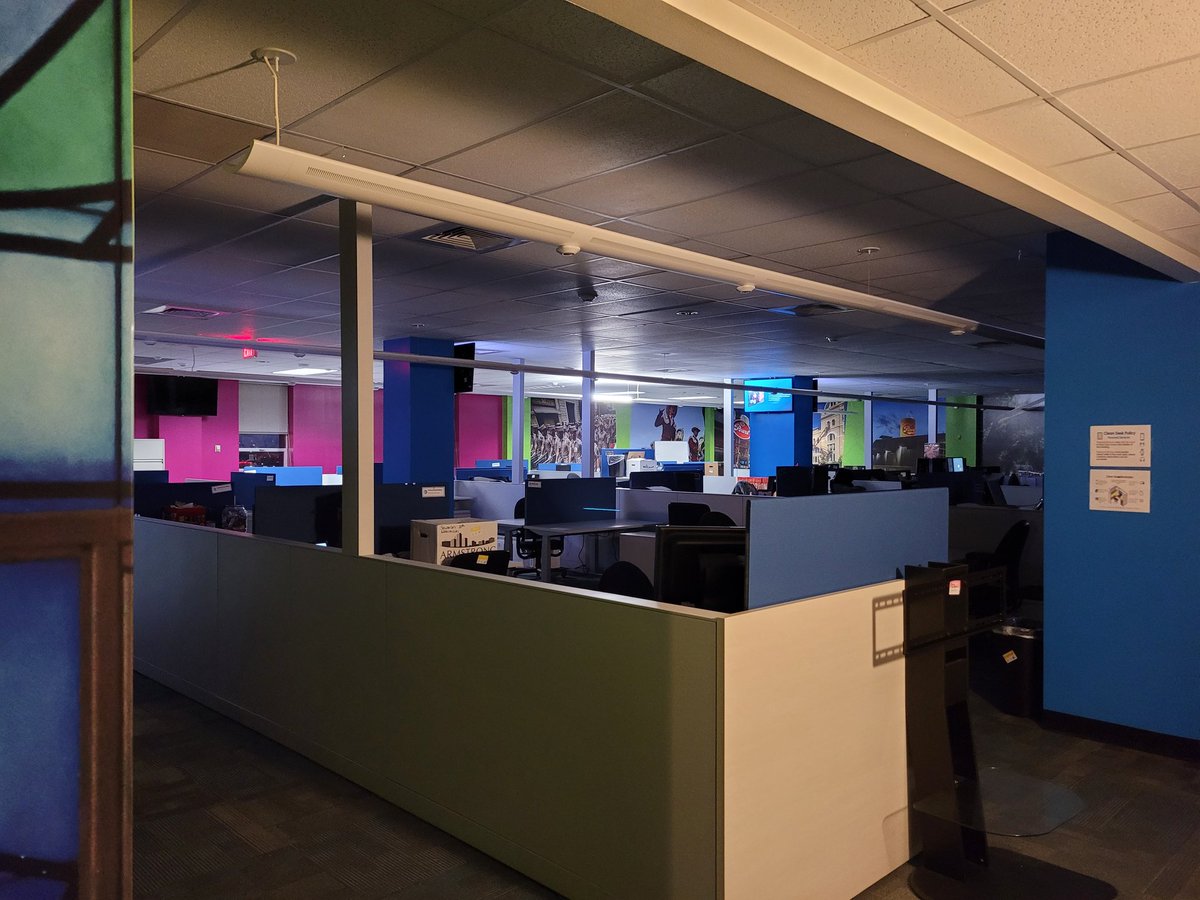 210Collectors's tweet photo. With folks working from home, our office looks pretty vacant when one first walks in. Soon the few in office reps will bring the office to life.
#staysafe #lifeatatt @es2346 #samakesitso #worksafe #ATTRMC https://t.co/CVG6w9pBez