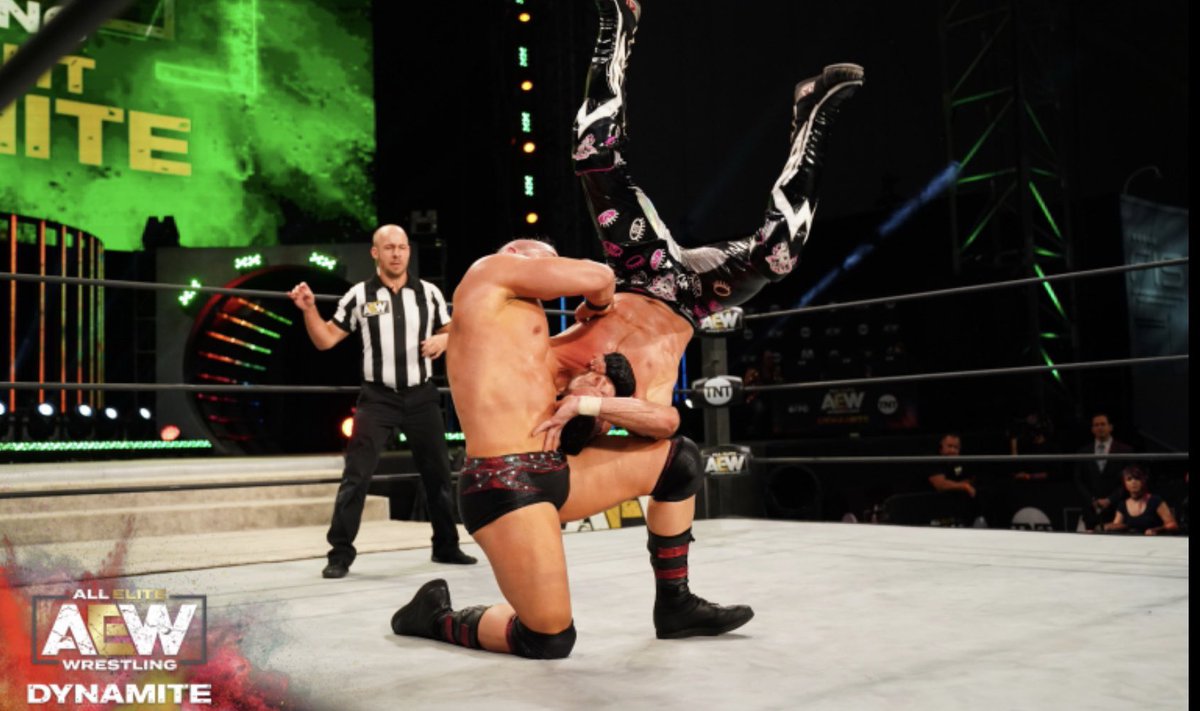 ShawnSpears's tweet photo. Got his ass 😏
#LateNightDynamite #AEW https://t.co/fP7vyUvv5s