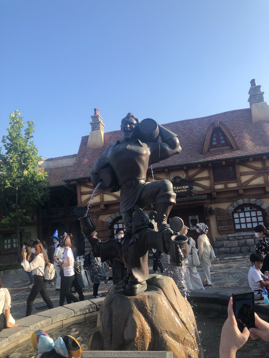 chibikozucchi's tweet photo. 連休中に久しぶりのディズニーへ❤️

まだオープンしてない新アトラクション、美女と野獣&amp;ベイマックスに抽選で当たって試し運転に乗れたー🥳🥺✨
美女と野獣は女の子は絶対好き❤️
ベイマックスはついつい笑顔になっちゃう♬

やっぱりディズニーは楽しい🥰
世界観大好きだわ💕 https://t.co/gpj4VzKros