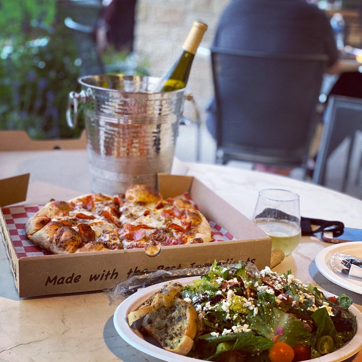 Accompany your favorite glass of Carter Creek wine with a pizza pie! Come out for lunch soon y’all, Thursday to Sundays! And, stop by tonight for Karaoke Night. #SipCarterCreek #ThirstyThursday 
Photo: Katie Rodriguez