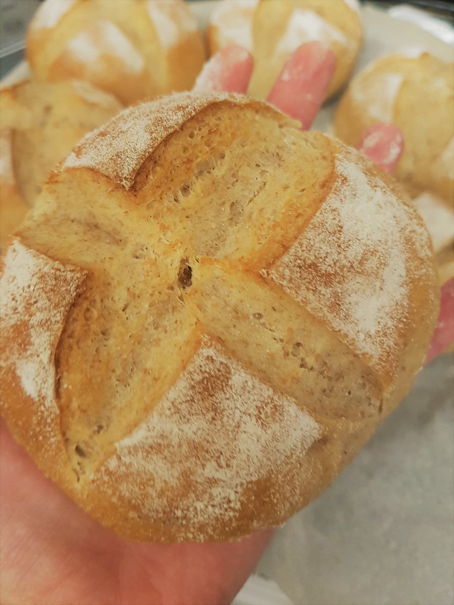 FifthTasteEDIN's tweet photo. Homemade bread to complete your weekend menu! ▶️ https://t.co/1XN1kJvyaP #edinburgh #stayhome #deliveryfood #healthyfood #homemade #breadlove #españoles #pancasero #edimburgo https://t.co/I8RWwPYALC