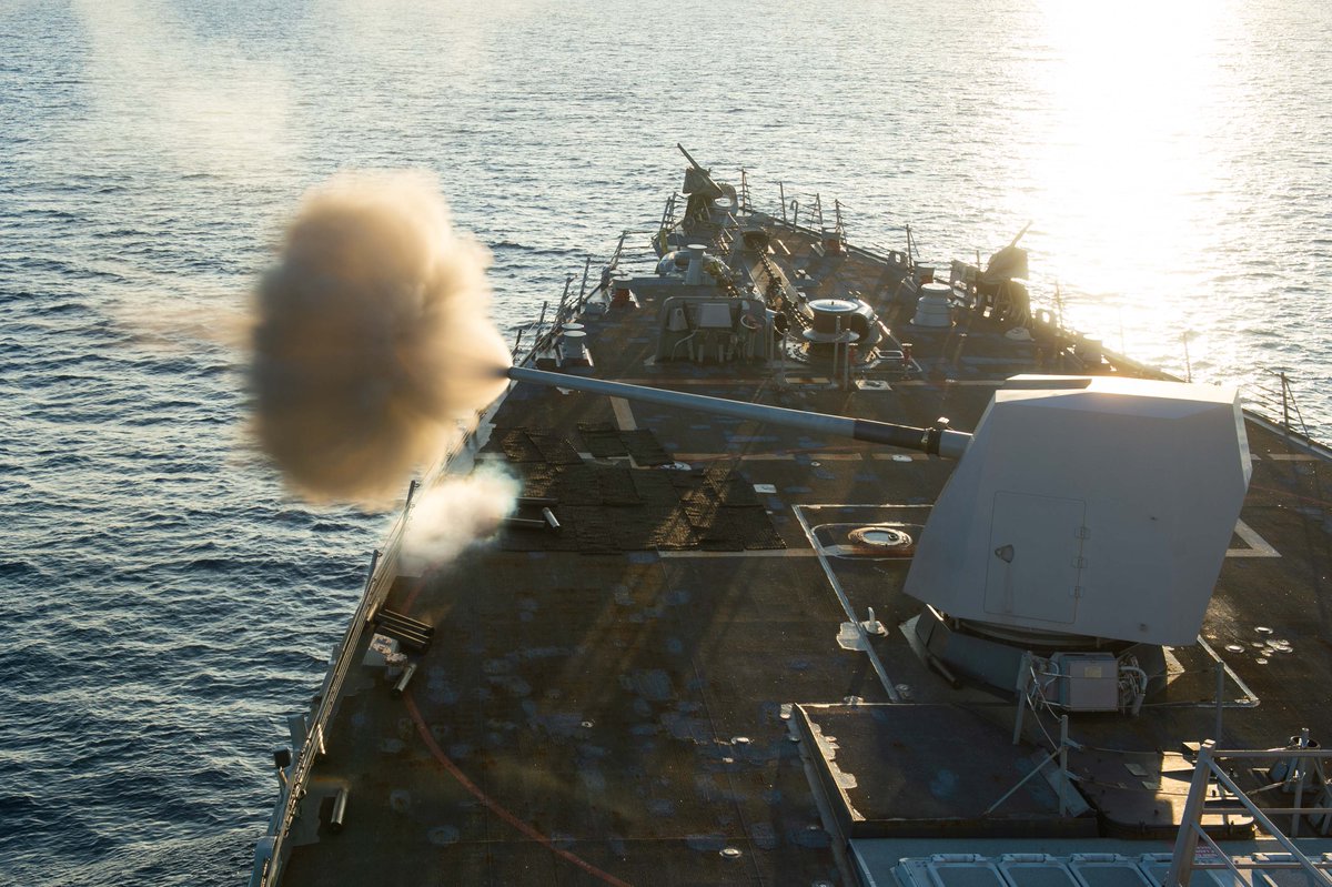 HERE COMES THE BOOM 💥💥

#USSWilliamPLawrence fires an Mk 45 5-inch light-weight gun during a live-fire exercise. #CounterDrugOps @Southcom @USNavy