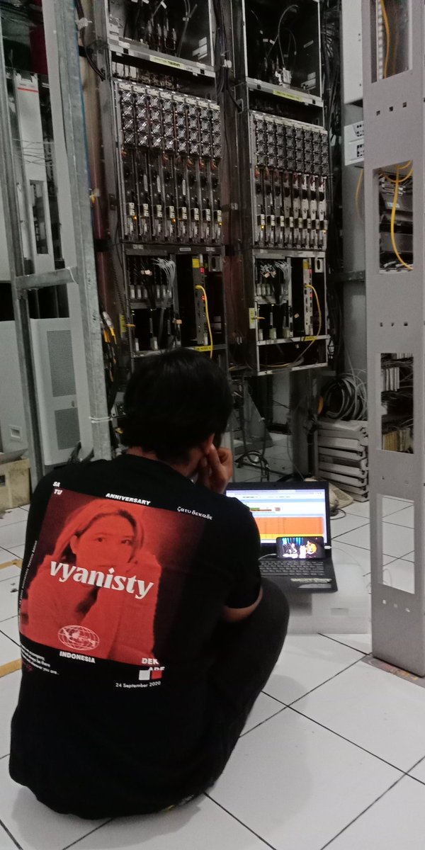 Kerjaan klo udah di kejar target ga bisa di tinggalin tapi klo mba <a href="/ViaVallen01/">VIA VALLEN</a> Live ga boleh di ganggu gugat turun tower langsung pantengin live konser #1dekadevyanisty untuk tmn2 vyanisty semoga semakin solid,bangga menjadi bagian dari kalian 🙏