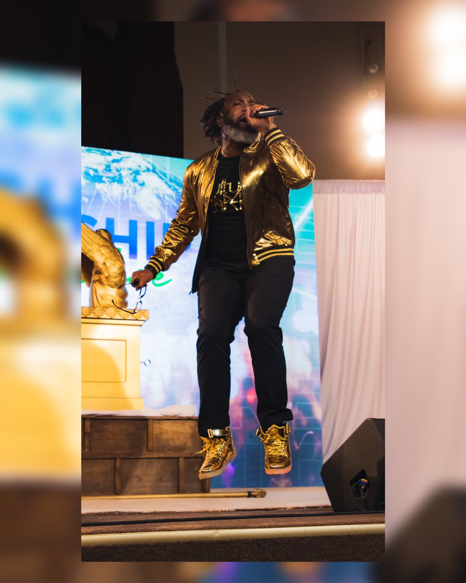 toneross's tweet photo. #TBT from this past Sunday! @jermoneglenn Levitating while Preaching! 🚀🔥⭐️ #ToneRossPhotography #NewLifeSoutheast #Take2 #ChicagoCreative #ChicagoPhotographer https://t.co/R7MRyeIvjD