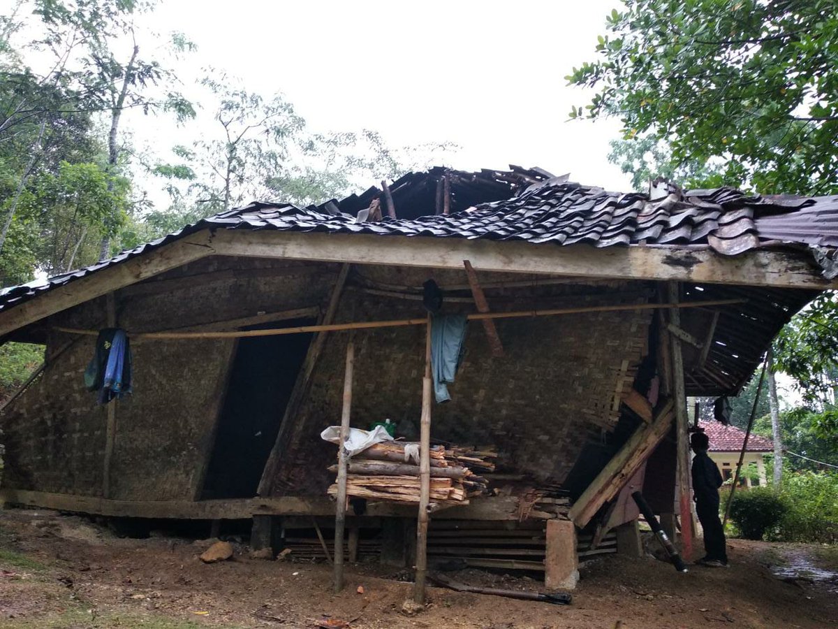 Kukuhmilitan_'s tweet photo. Ieu mah wajib dibantuan, talangna ka siku ge ngaburusut ieu Imah. https://t.co/edDpY0fiEh