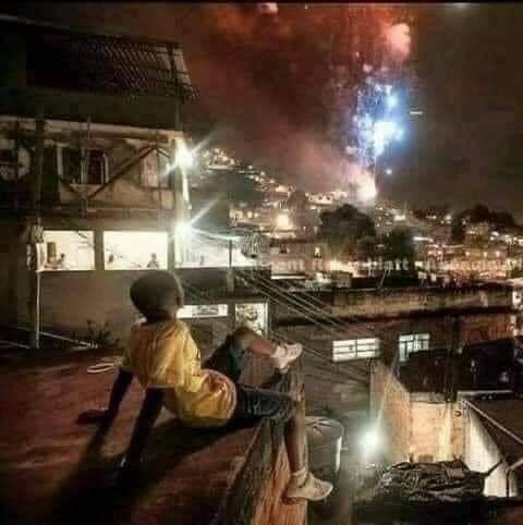 3 meses pra voltarmos a ouvir só falta 5 minutos para dar meia noite e esses 5 minutos nos dói tanto porque sabemos que a família está incompleta, que as suas amizades te decepcionaram, que você passou 365 dias tentando ser uma pessoa melhor e ninguém nunca reconheceu isso!