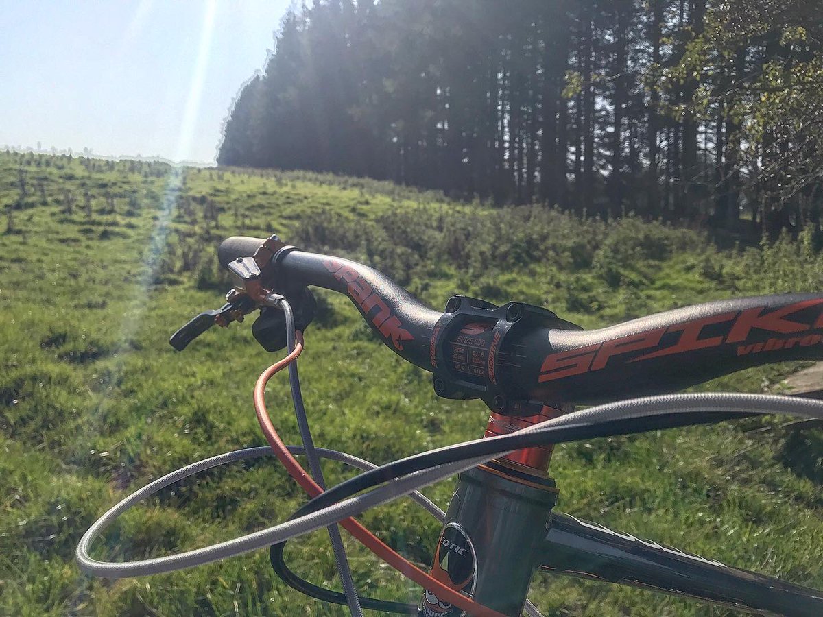 _mbspain's tweet image. Everyone, meet “Rosie” 😍

Hand built in Wales 🏴󠁧󠁢󠁷󠁬󠁳󠁿 

A tiny amount of cable tidying to do but apart from that she is ready to hit the trails. 👍💪
