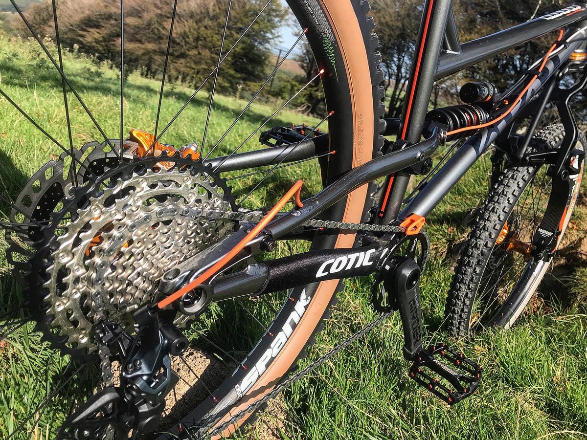 _mbspain's tweet image. Everyone, meet “Rosie” 😍

Hand built in Wales 🏴󠁧󠁢󠁷󠁬󠁳󠁿 

A tiny amount of cable tidying to do but apart from that she is ready to hit the trails. 👍💪