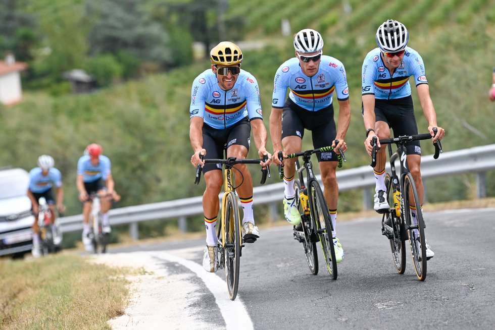Steep roads but a beautiful region for the worlds. Not sure if I was laughing on the picture 😬
(📸 PhotoNews)