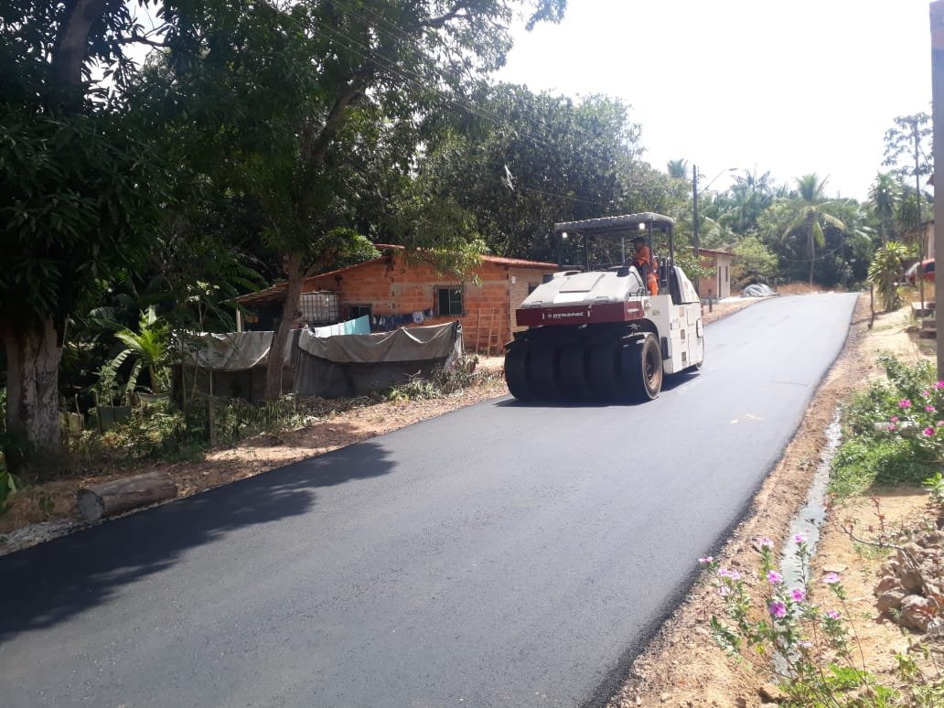 EHolandaJr's tweet photo. Seguimos levando asfalto novo para a zona rural da cidade. Registros dos serviços sendo realizados na Rua Nova, no Rio do Meio.
#Asfaltamento #SãoLuís #RiodoMeio https://t.co/hzZkDaEckJ