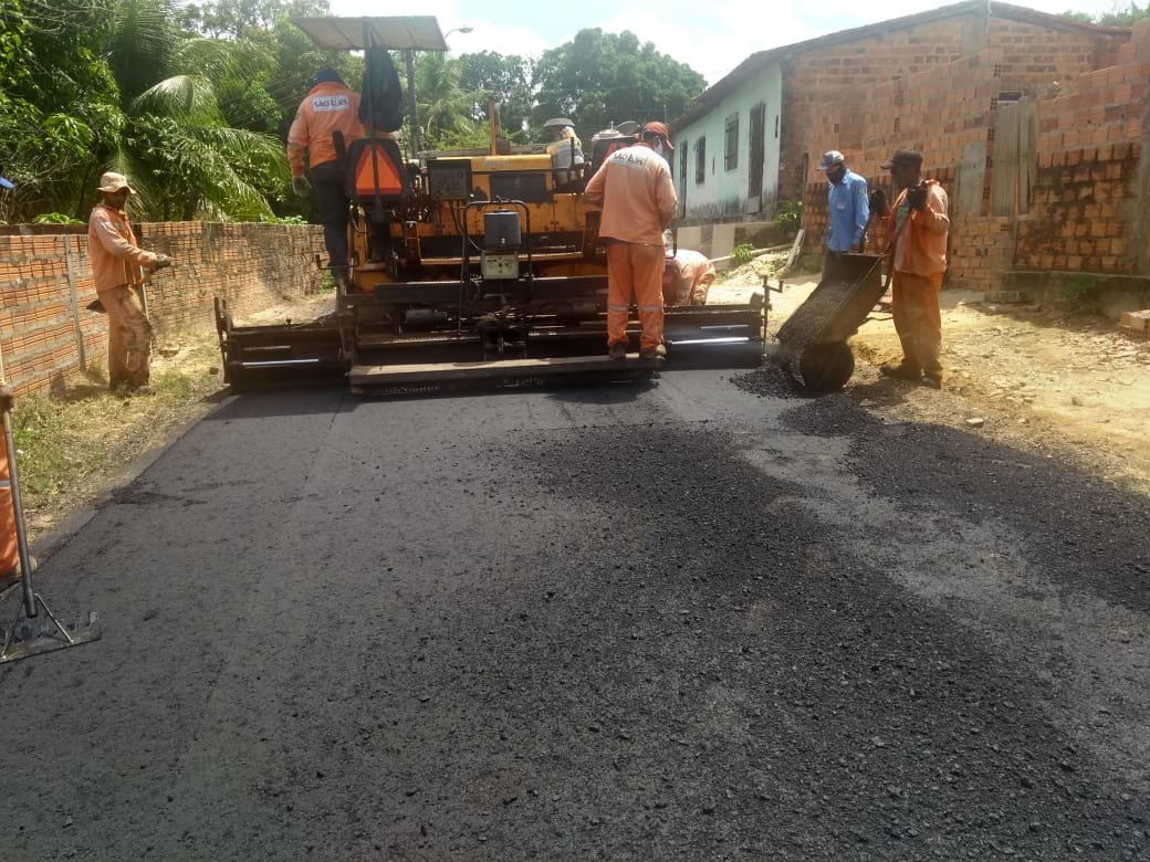 EHolandaJr's tweet photo. Seguimos levando asfalto novo para a zona rural da cidade. Registros dos serviços sendo realizados na Rua Nova, no Rio do Meio.
#Asfaltamento #SãoLuís #RiodoMeio https://t.co/hzZkDaEckJ