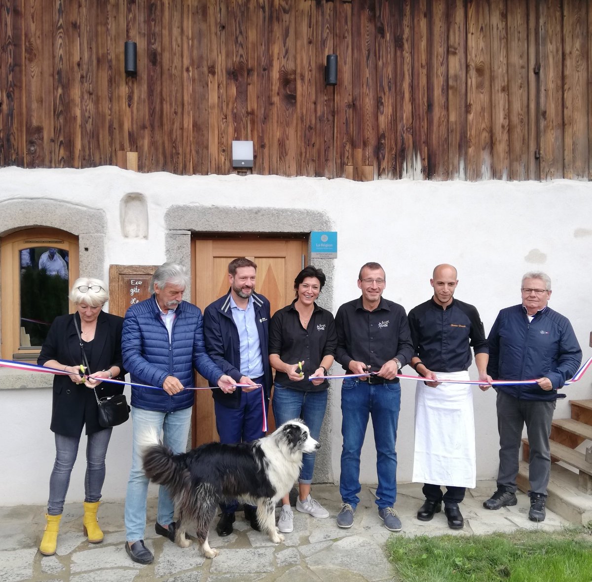 SavoieMontBlanc's tweet photo. Inauguration institutionnelle du Toî Du Monde, nouvelle adresse écotouristique dans le @ValdArlyMtBlanc avec : #Ecogite, restaurant en circuit-court et café concert dans une ancienne ferme rénovée avec 1 neutralité en carbone et autonomie en énergie thermique. #Slowtourisme https://t.co/ba3M2jwaIW