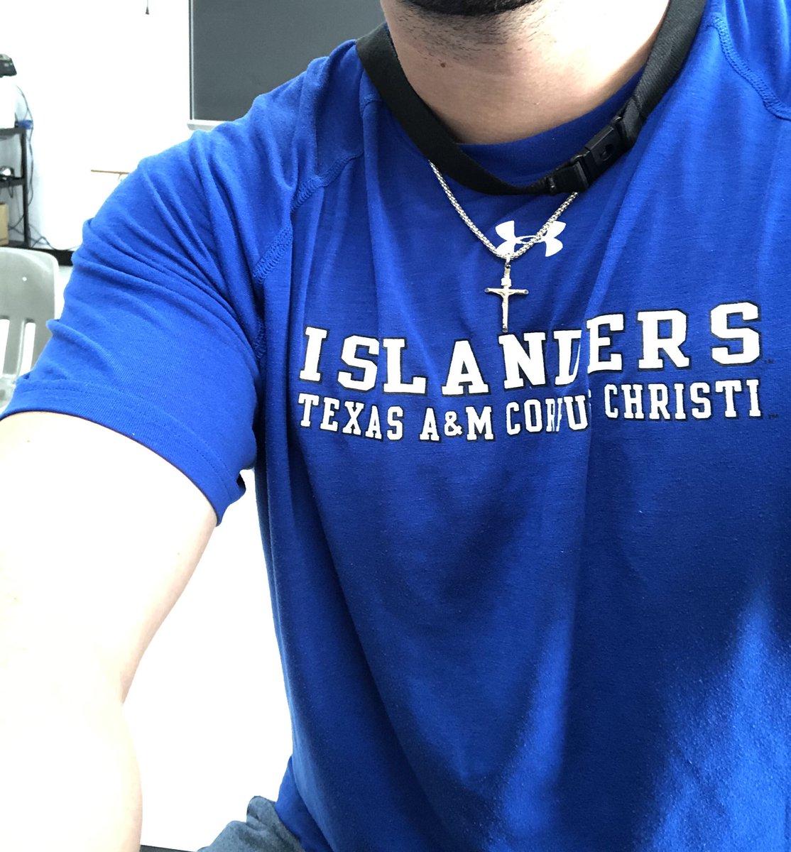OJGarcia12's tweet photo. College shirt Thursdays repping the Alma Mater in the #KindomOfChampions 
#GoDerz https://t.co/fMGCP6hB7Q