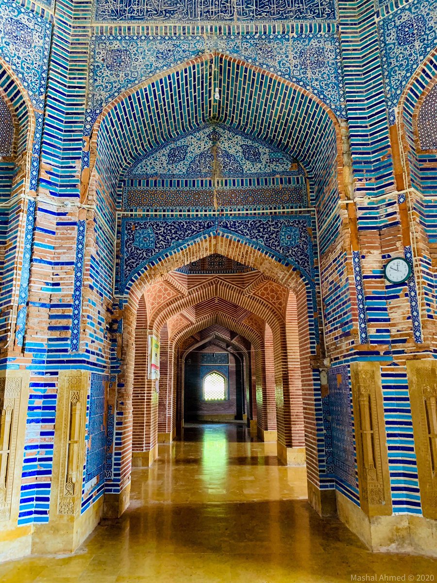 Interestingly, the blue tiles are naturally dyed using an indigo plant, which produces a navy blue colour, often used in Sindh to dye traditional items such as ajraks. Mughalera mosque Thatta Sindh 
#میرا_پاکستان_جنت_نظیر