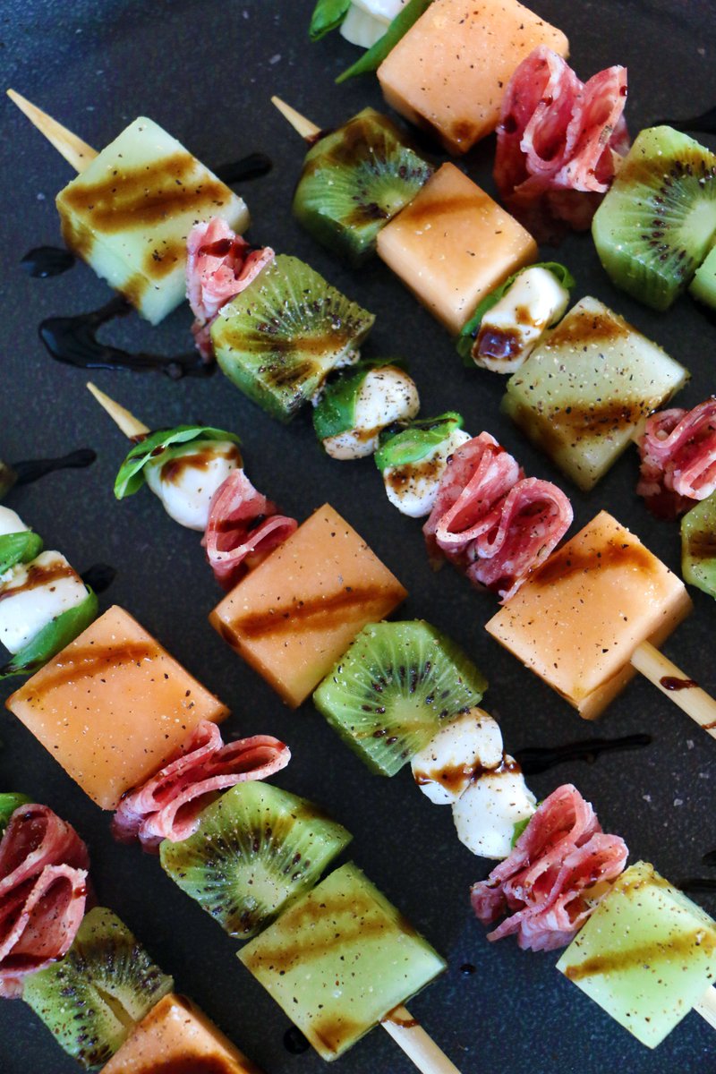 These gorgeous Mega Kiwi Caprese Skewers are the perfect combination of salty and sweet! Find the recipe through the link! #kiwi #skewers #caprese #HealthyEating #fruits 
megakiwifruit.com/post/mega-kiwi…
