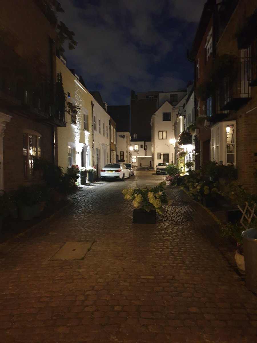 TalalAlmaghrabi's tweet photo. الاحياء والمباني القديمة في نايتسبريدج #لندن
#NightsBridge #London
🇬🇧🇸🇦🇬🇧🇸🇦 https://t.co/YQ01L9TdOz