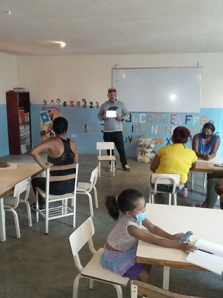BmUbch's tweet photo. #24sep reunidos en la base de misiones guerito en taller de redes sociales @BmUbch https://t.co/Wnkdalt9Hr