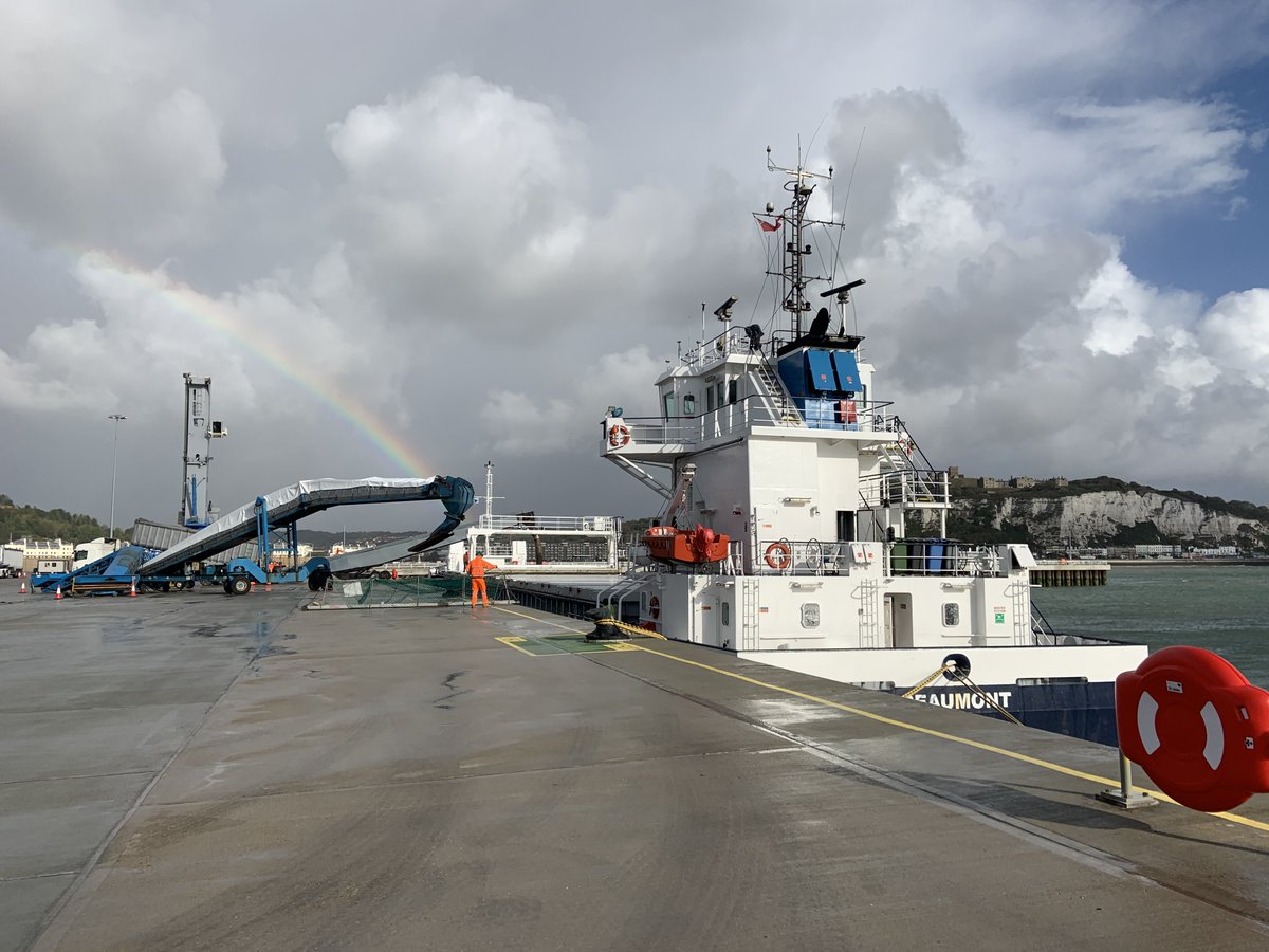 Hammond_Agency's tweet photo. MV Beaumont in Dover today loading UK Feed Barley today and tomorrow accompanied by a beautiful rainbow and one of our agents, Phil, at the end of it π@Port_of_Dover #PODCL @Cefetra #Caspershipping @Barhamlabservi1 #SGS https://t.co/q2npkfUGbv