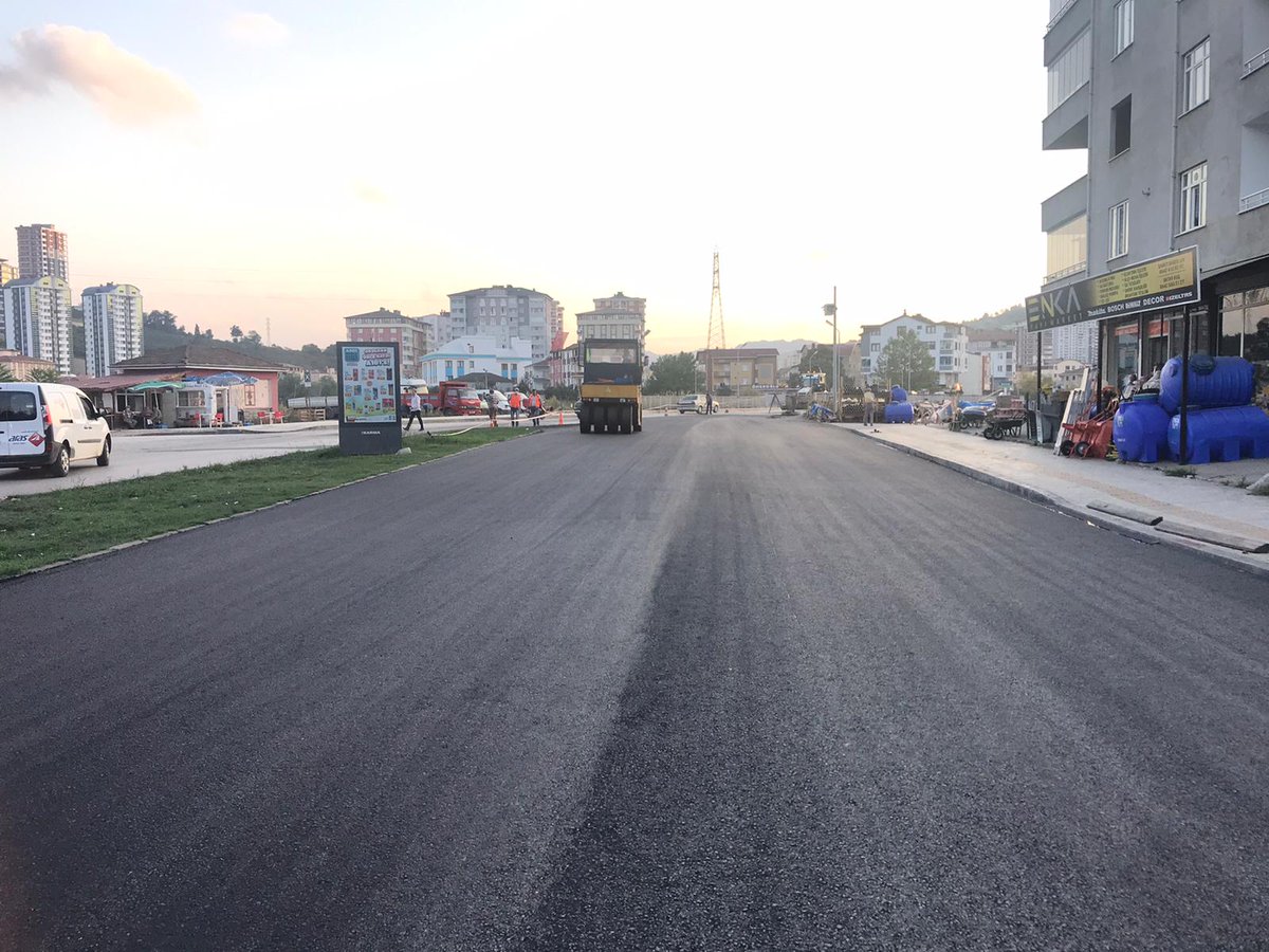 OrduBBld's tweet photo. İlçelerimizi sıcak asfalt konforuyla buluşturmaya devam ediyoruz.

Altyapısı tamamlanan mahalle ve grup yollarında beton, sathi asfalt ve sıcak asfalt çalışmalarına hız verildi.

Fatsa Ata Caddesi'nde sürdürülen 2. etap sıcak asfalt çalışması da ekiplerimiz tarafından tamamlandı. https://t.co/S4GMFpyPJ5