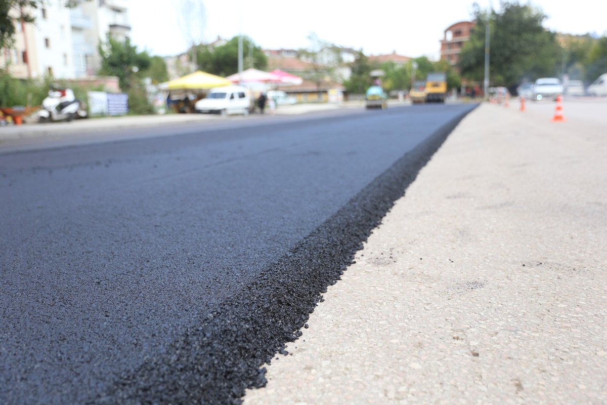 OrduBBld's tweet photo. İlçelerimizi sıcak asfalt konforuyla buluşturmaya devam ediyoruz.

Altyapısı tamamlanan mahalle ve grup yollarında beton, sathi asfalt ve sıcak asfalt çalışmalarına hız verildi.

Fatsa Ata Caddesi'nde sürdürülen 2. etap sıcak asfalt çalışması da ekiplerimiz tarafından tamamlandı. https://t.co/S4GMFpyPJ5