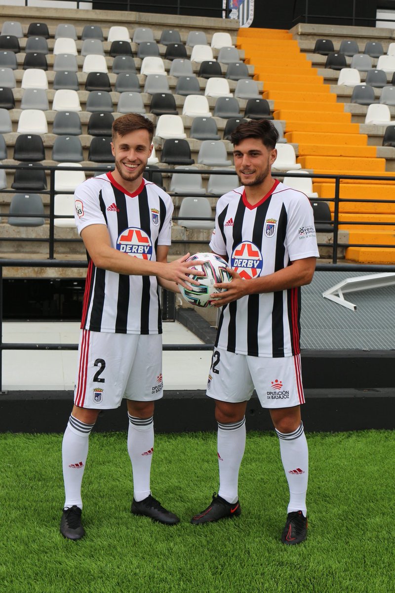 CD Badajoz (@cdbadajoz) on Twitter photo 📽️ Ya puedes ver la rueda de prensa de presentación de <a href="/cedenilla/">manuel cedenilla</a>
y <a href="/fernandezdani97/">Dani Fernandez</a> aquí 👇🏻
youtu.be/YIccfzpBm4A 📽️ Ya puedes ver la rueda de prensa de presentación de <a href="/cedenilla/">manuel cedenilla</a>
y <a href="/fernandezdani97/">Dani Fernandez</a> aquí 👇🏻
youtu.be/YIccfzpBm4A