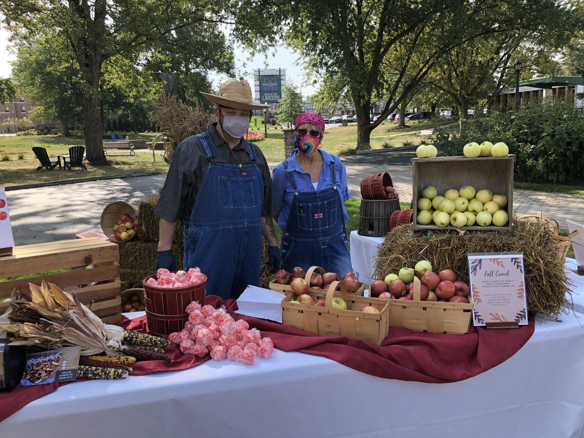 HurstDining's tweet photo. Our Fall Crawl is going on now until 2pm today! You won't want to miss any of our stations! Outside of the Student Union we're serving popcorn, at the Trinity Green - local apples and apple desserts and outside of Old Main - apple cider! #mercyhurstdining #FallCrawl https://t.co/dFTYJtbd2E