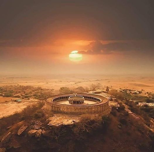 Chausath Yogini Temple at Hirapur 
#secrets
#power 
#Kechara
#tantra
A place of spiritual power, I do wonder, what kind of rituals and pujas they may have performed here, and to know of what practitioners have graced this temple once before. 
tsemrinpoche.com/tsem-tulku-rin…