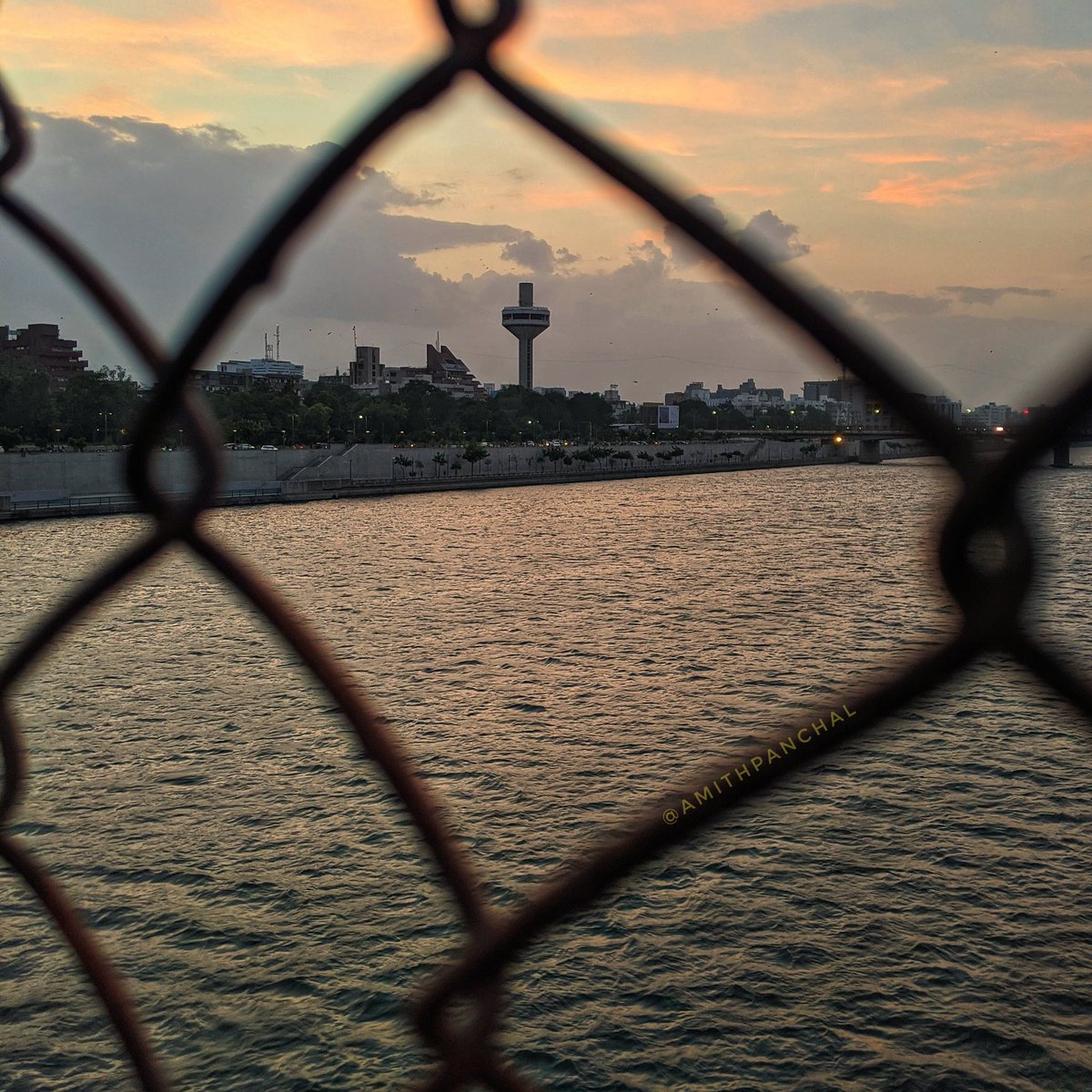 AmitHPanchal's tweet photo. Captured the beauty of #Ahmedabad, a Revolving Restaurant of the City! #MyAmdavadShot #TeamPixel https://t.co/Xy2WxnC4iA