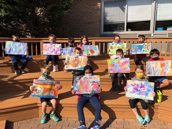 CheshirePublic's tweet photo. First graders @SchoolDoolittle proudly display their beautiful works of art! Doesn't this picture just make you smile? #cheshirepublic #cheshirectpublicschools #cheshirepublicschools https://t.co/RneYRCq2VT