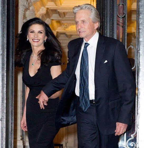 まゆー 今日は マイケルダグラス 76歳 キャサリンゼタジョーンズ 51歳の誕生日おめでとうございます 長年別居しているようですが マイケルダグラスの喉頭がん その看病からくるキャサゼタの精神疾患 父カークダグラスの死など乗り越えてきたお二人 まゆー 今日は マイケルダグラス 76歳 キャサリンゼタジョーンズ 51歳の誕生日おめでとうございます 長年別居しているようですが マイケルダグラスの喉頭がん その看病からくるキャサゼタの精神疾患 父カークダグラスの死など乗り越えてきたお二人