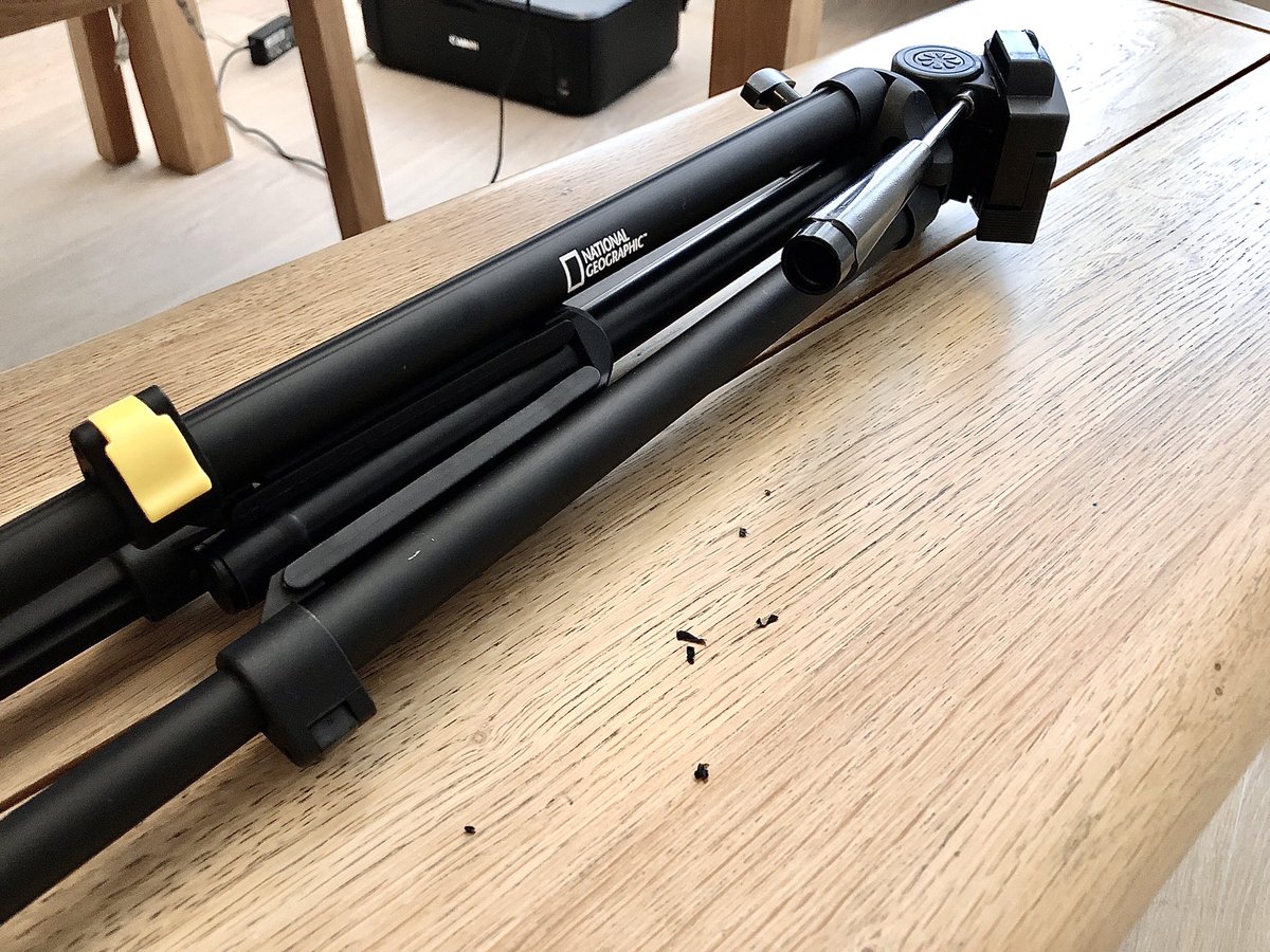 ritalaw's tweet photo. Recently bought this @NatGeo tripod from @AmazonUK for a last minute project. I know it's a beginner level product but I totally didn't expect to see plastic bits coming off from the leg locks like this😂🧹🧹🧹needa clean up my floor now btw https://t.co/QoP4XEFTgv